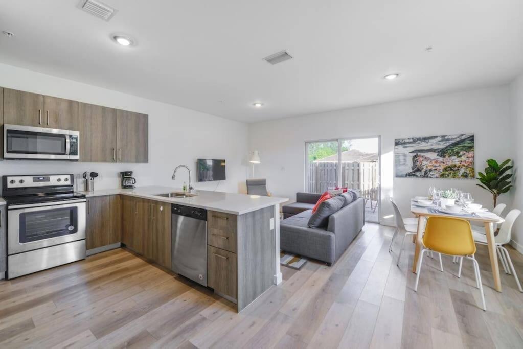 Villa Amazing Town House 15 Min From The Beach Wfree Parking à Miami Extérieur photo