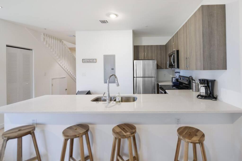 Villa Amazing Town House 15 Min From The Beach Wfree Parking à Miami Extérieur photo