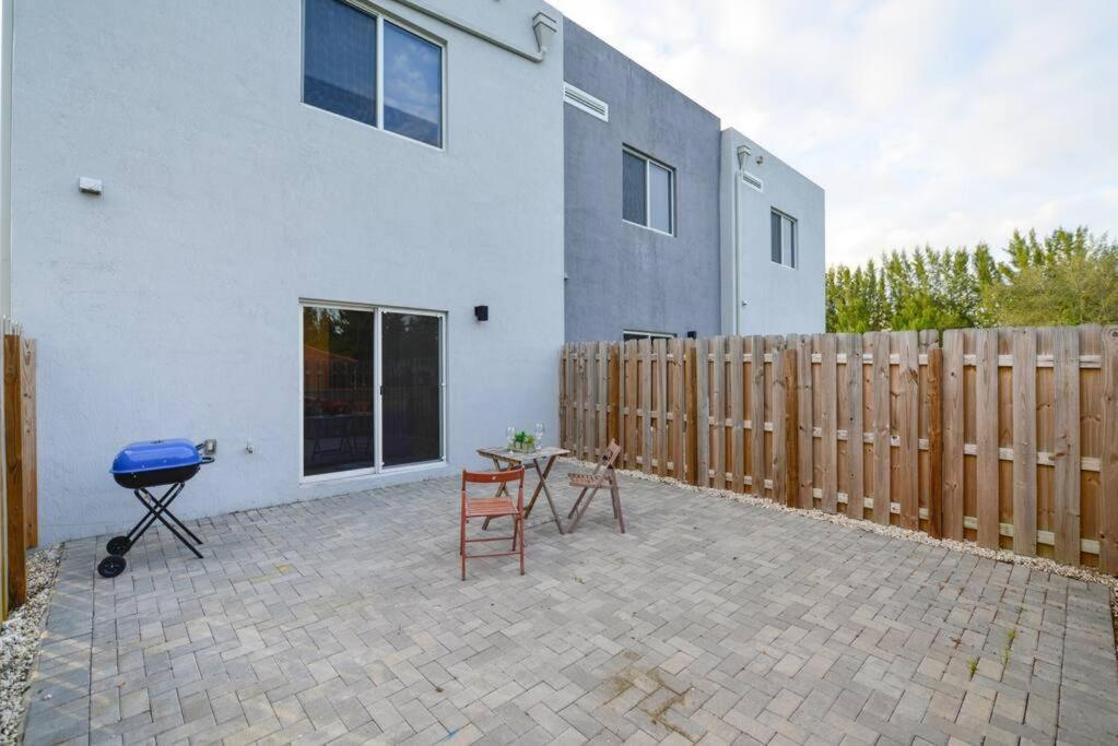 Villa Amazing Town House 15 Min From The Beach Wfree Parking à Miami Extérieur photo