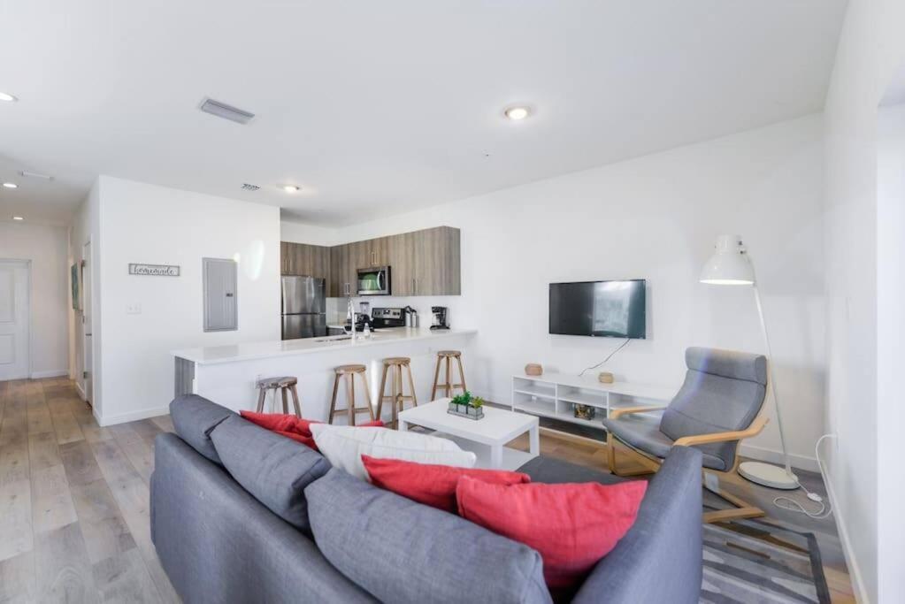 Villa Amazing Town House 15 Min From The Beach Wfree Parking à Miami Extérieur photo